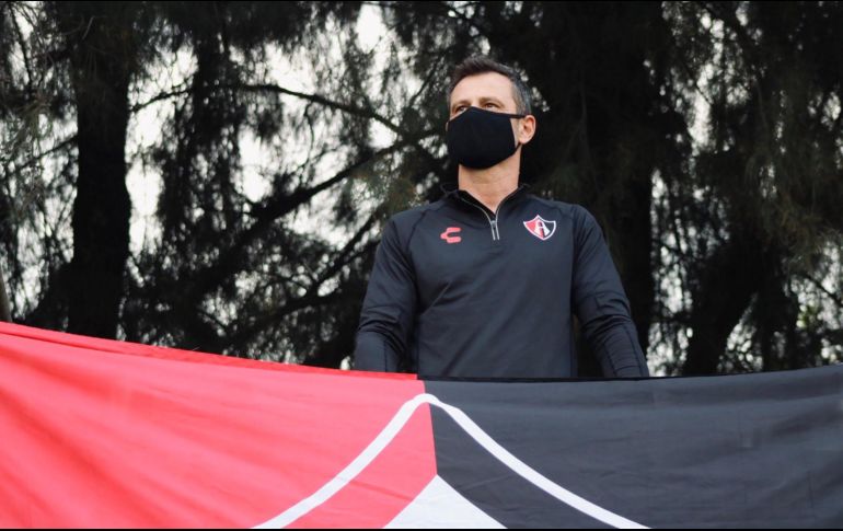 Este miércoles, Diego Cocca y todo su cuerpo técnico fueron sometidos a nuevas pruebas para diagnosticar y prevenir posibles contagios de COVID-19 en el cuadro rojinegro. TWITTER/@atlasfc