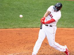 Devers pegó cuadrangular e impulsó tres carreras al concluir el partido con tres imparables. EFE