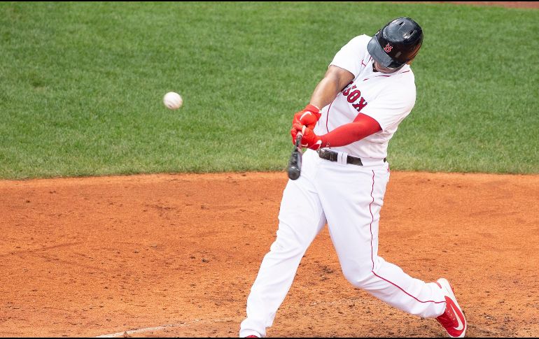 Devers pegó cuadrangular e impulsó tres carreras al concluir el partido con tres imparables. EFE