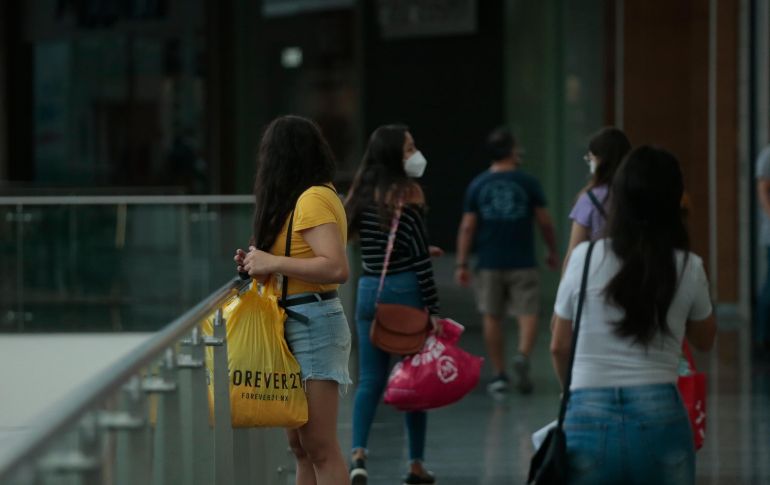 La percepción sobre la posibilidad actual de comprar ropa, zapatos, etc. presenta una caída de 13.6 puntos con respecto al año pasado. EL INFORMADOR/ARCHIVO