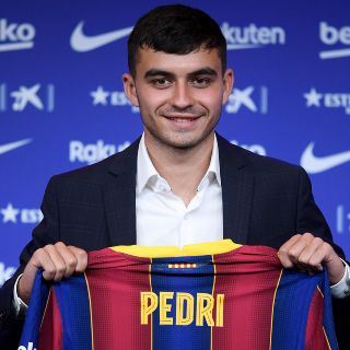 Barcelona presenta a Pedri como su nuevo jugador