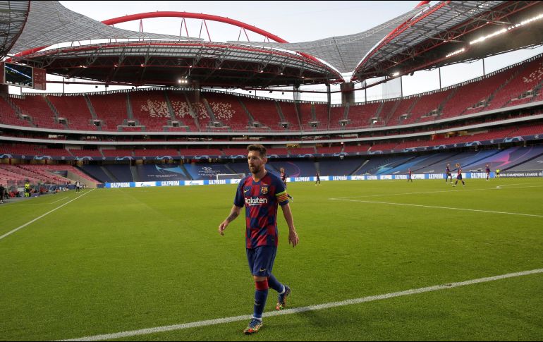 El ''10'' azulgrana también le habría dicho al holandés ser consciente de las dificultades que tendrá para dejar la entidad este verano. AFP / ARCHIVO