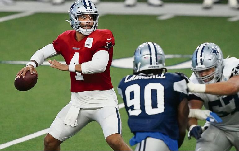 El mariscal de campo dijo estar contento con la llegada del regiomontano a su línea ofensiva. AP