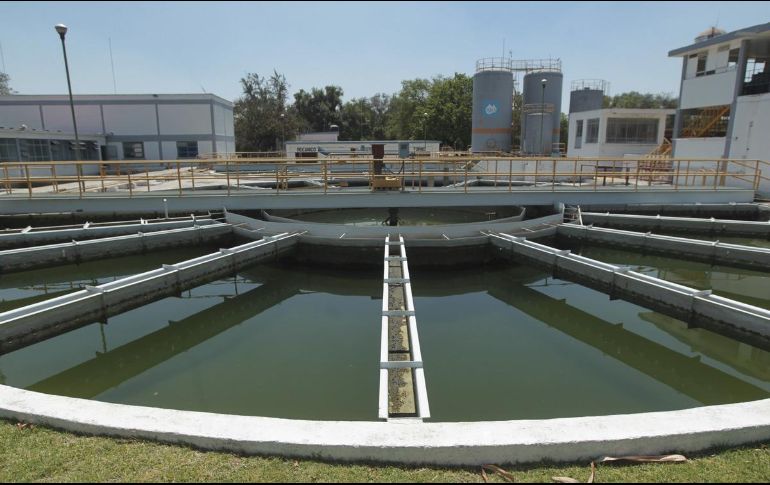 El gobierno del Estado ha mencionado que el agua turbia se debe a la antigüedad de las tuberías, experto asegura que eso es poco probable. EL INFORMADOR/Archivo