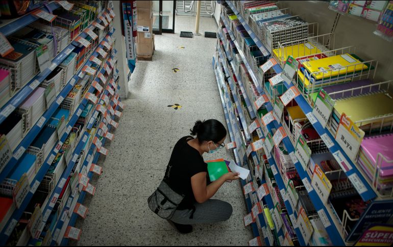 Se prevé que la entrega de apoyos sea en la tercera semana de septiembre y que los artículos se adquieran en papelerías con afiliación a la Canaco. EL INFORMADOR/F. Atilano