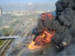 El incendio a bordo del buque fue extinguido aproximadamente a las 10:00 de la noche del viernes. ESPECIAL