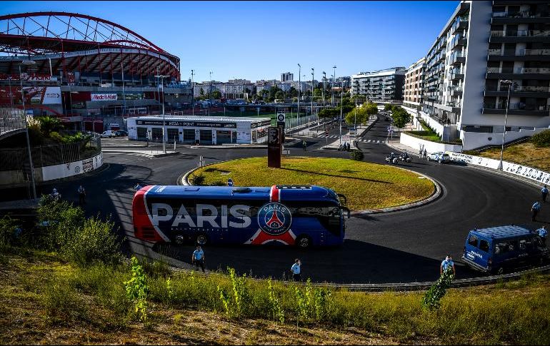 El autobús del PSG llega al Estadio Da Luz en Lisboa. AFP / P. De Melo Moreira