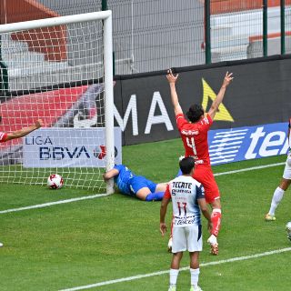 Error de "Toño" Rodríguez cuesta la derrota a Chivas en Toluca