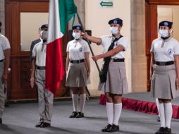 Un grupo de seis estudiantes de secundaria fueron invitados a Palacio Nacional para participar en la ceremonia de inicio del ciclo escolar 2020-2021. SUN / S. Tapia