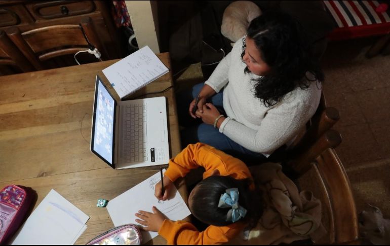 Con la pandemia activa,millones de estudiantes mexicanos inician este lunes un ciclo escolar a distancia. SUN/J. Boites