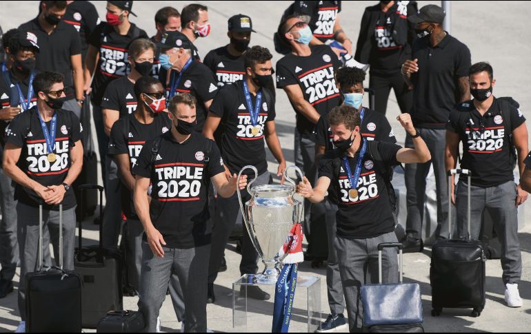 El Bayern Munich no se ha cansado de lograr títulos en el último año: inició con la Bundesliga, luego la Copa de Alemania, Champions League, Supercopa de Europa y Supercopa de Alemania. EFE