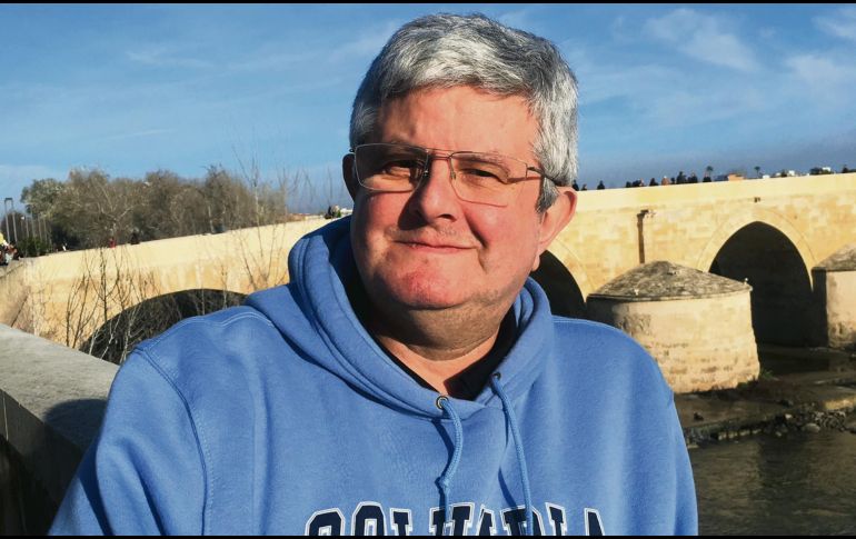 INVESTIGADOR. José Ramón Calvo coordinó el trabajo de especialistas en el área médica y social para ofrecer un texto plural sobre la pandemia. CORTESÍA