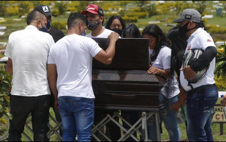 Semiparalizada por la pandemia, Colombia enfrenta un rebrote de violencia en varias partes del país. EFE/E. Guzmán