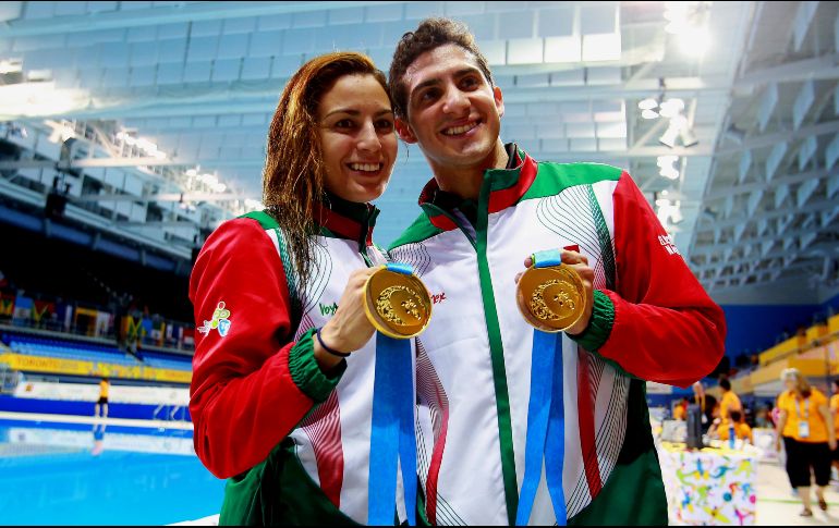 Los padres de familia y algunos estudiantes han recibido con agrado el aporte de estos reconocidos clavadistas y en redes sociales han expresado su reconocimiento y han aplaudido su labor. IMAGO7