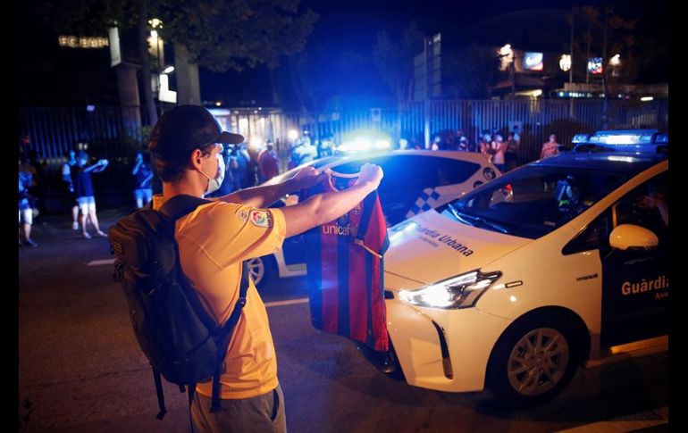 Desde que Messi dio a conocer su intención de dejar al equipo, se han desarrollado varias manifestaciones. EFE/A. García