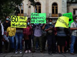 Manifestantes protestan contra hoy en Oaxaca. EFE/ D.Ricardez