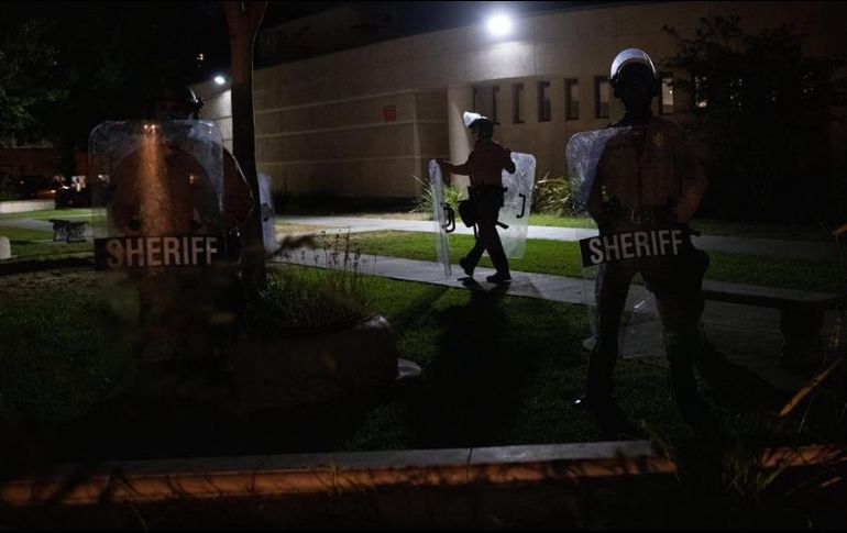 Dos personas murieron y otra resultó herida tras un tiroteo originado durante una de las protestas. EFE/C. Monterrosa