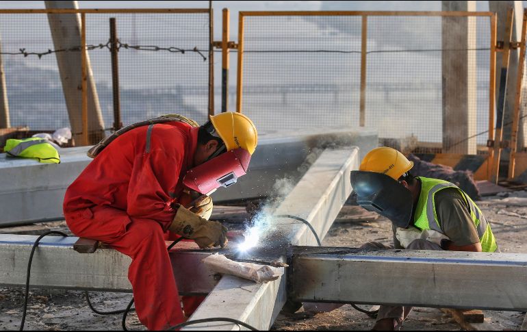 Para reactivar la economía, la Concamin recomienda un programa de infraestructura muy apoyado con inversión privada. AFP