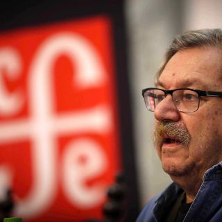 La FCE sobrevive entre “puñaladas” y bajas ventas