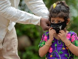 De los casos estudiados de COVID-19 en niños, 65% fueron casos leves; 28% moderados y un 3% graves, aunque de estos últimos ninguno necesitó ventilación mecánica. AFP/ARCHIVO