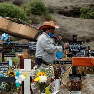 México cumple medio año de COVID-19 sin un horizonte claro y miles de muertes