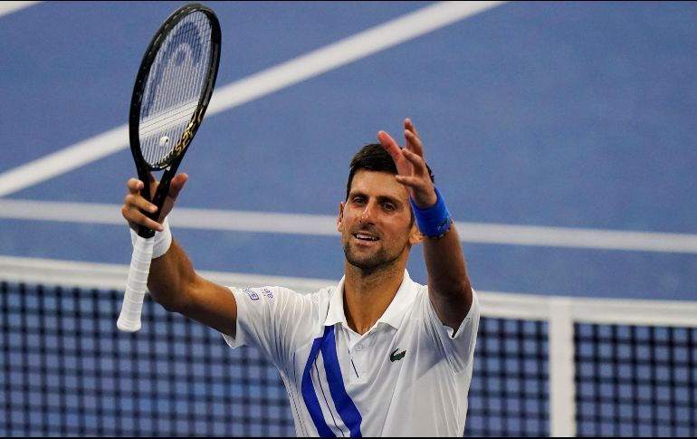 Djokovic jugará en la final del sábado con el canadiense Milos Raonic, mientras Naomi Osaka va contra Victoria Azarenka. AP / F. Franklin II