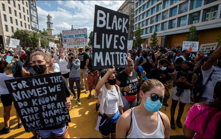 La marcha fue nombrada “Quita tu rodilla de nuestros cuellos”, en alusión a los recientes hechos racistas que han golpeado a la comunidad afroamericana. AP/M. Balce