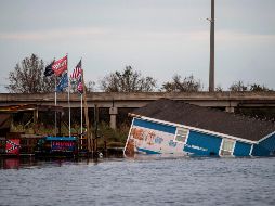 La tormenta categoría 4 golpeó la costa estadounidense del Golfo de México, mató por lo menos a 14 personas y provocó caos debido a los fuertes vientos e inundaciones. AFP / A. Caballero-Reynolds