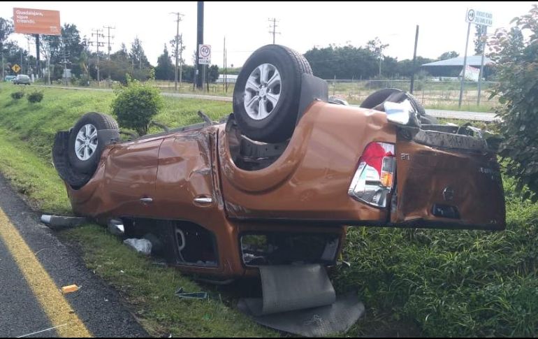 Los cuatro tripulantes del vehículo, tres menores de edad y una adulta, presentan lesiones leves. ESPECIAL