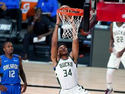 Giannis Antetokounmpo (#34) fue el artífice de la victoria de los Bucks. AP/A. Landis