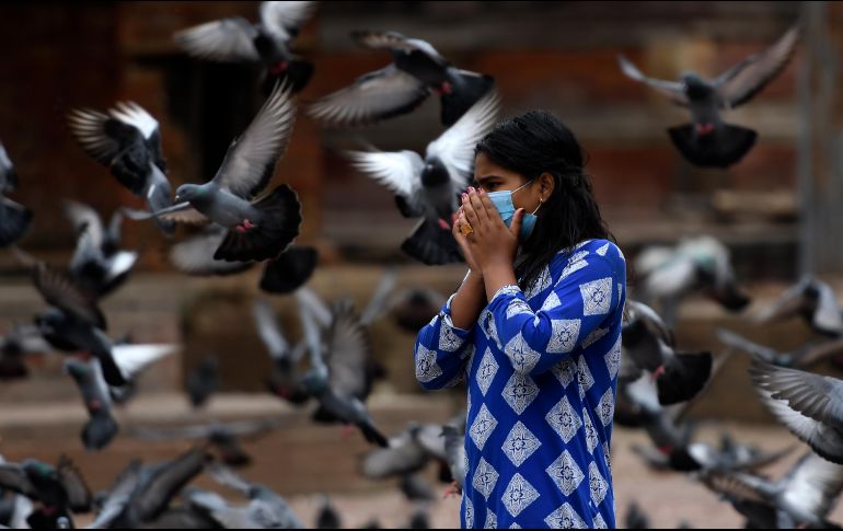 La India es donde la evolución del virus es más rápida y preocupante, con cerca de 79 mil casos en la última jornada, por delante de Estados Unidos y Brasil. AFP / P. Mathema