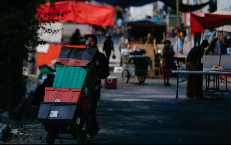 En El Baratillo se instalan alrededor de diez mil puestos, lo que representa unas 20 mil personas más visitantes. EL INFORMADOR / ARCHIVO