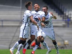 Bryan Mendoza (c) festeja su gol contra Tijuana en el estadio Olímpico Universitario de Ciudad de México. AFP/R. Vázquez