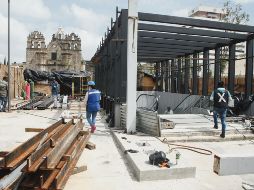 PENDIENTES. Decenas de trabajadores dicen laborar las 24 horas del día para terminar los faltantes en las estaciones de la Línea 3 del Tren Ligero. En la imagen, la Estación Santuario en el Primer Cuadro de Guadalajara luce inconclusa.  EL INFORMADOR/G. Gallo