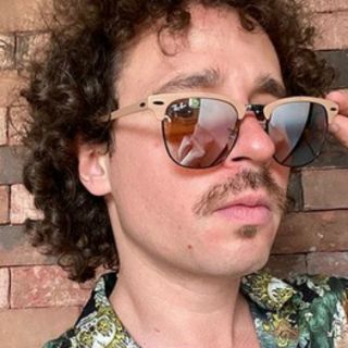 Tachan a Luisito Comunica de machista y misógino tras foto polémica