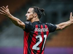 El Milan anunció este lunes el acuerdo para la renovación por una temporada, hasta el 30 de junio de 2021, del delantero sueco Zlatan Ibrahimovic. TWITTER / @Ibra_official