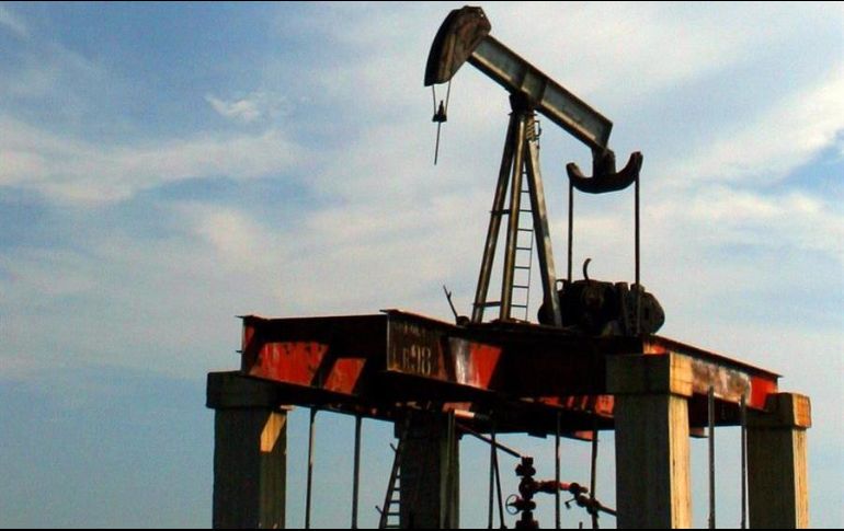 Los precios del crudo están bajo presión tras el cierre de refinerías ocurrido la semana pasada. EFE/ARCHIVO