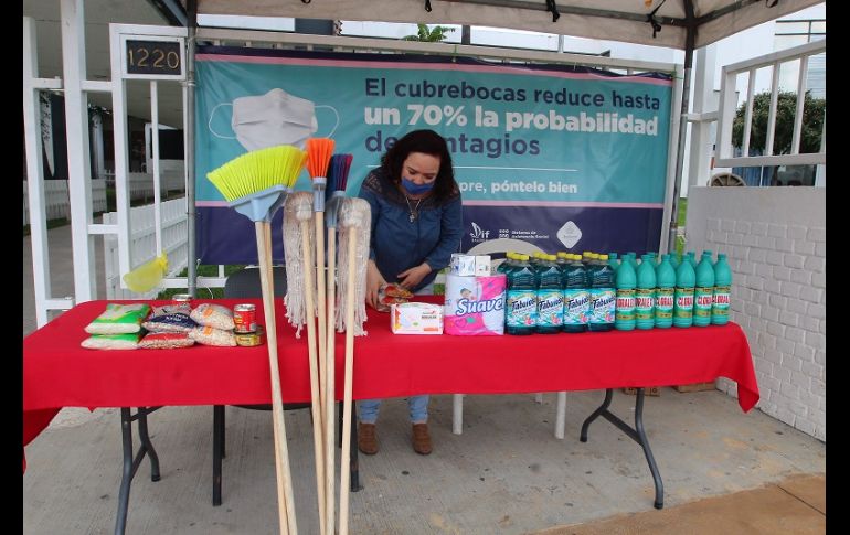 Además de alimentos y artículos de limpieza, en el lugar también se recibirán cubrebocas y termómetros electrónicos. EL INFORMADOR/A. Camacho