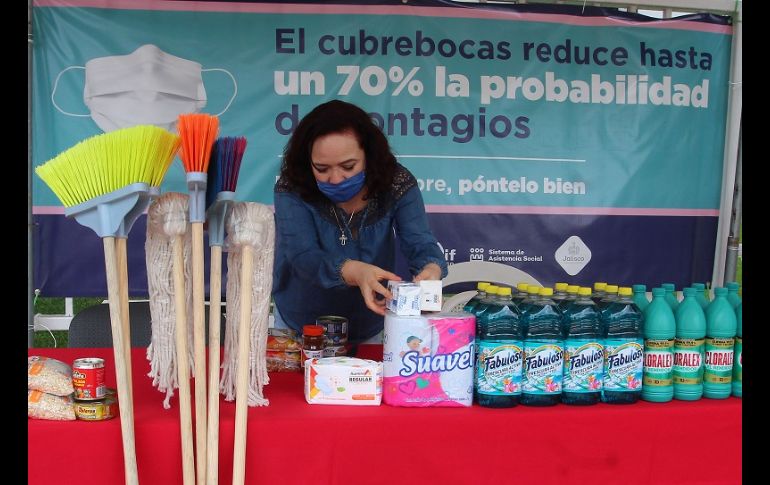 Además de alimentos y artículos de limpieza, en el lugar también se recibirán cubrebocas y termómetros electrónicos. EL INFORMADOR/A. Camacho