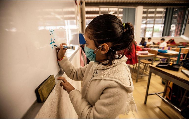 El regreso a actividades presenciales en la Entidad significaría el movimiento de un millón 715 mil 153 estudiantes y 81 mil 599 maestros en 13 mil 647 escuelas. EL INFORMADOR/ARCHIVO