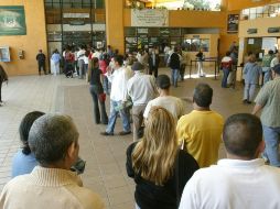 Solamente podrán asistir aquellas personas cuyo permiso vence durante los meses de septiembre, octubre y noviembre. EL INFORMADOR/ARCHIVO