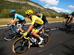 Julian Alaphilippe recibió una sanción de 20 segundos por un avituallamiento no autorizado en el final de la etapa que terminaba en Privas. EFE / S. Nogier