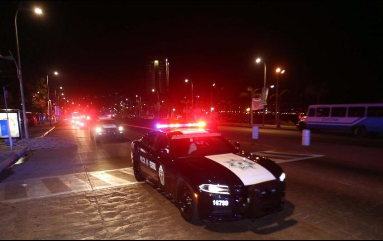 Los policías acudieron tras reportes de personas armadas que intentaban extorsionar a los comerciantes. NTX/ARCHIVO