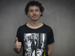 El fin de semana Luis Arturo Villar Sudek desató críticas por posar en una fotografía junto a su novia mostrando una botella de mezcal en la que se lee 