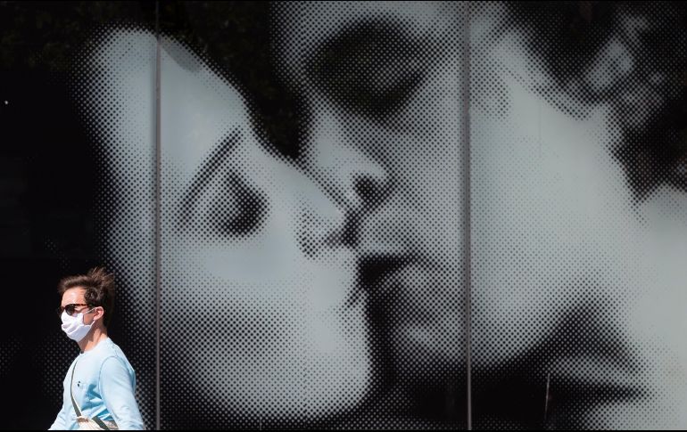 En redes sociales, el consejo se volvió en una excusa más para peleas entre partidarios y oponentes de los cubrebocas. AP/ARCHIVO