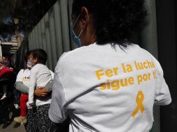 Esta tarde, autoridades del IMSS escucharon las inquietudes de madres de tres menores atendidos en hospitales de la institución. EFE/J. Méndez