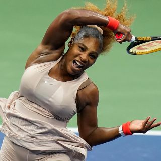 Serena Williams va fuerte tras el título 24