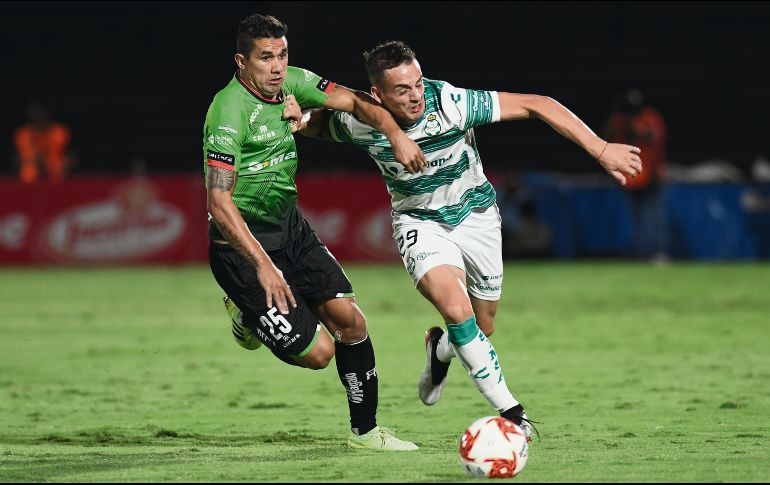 Este resultado mantiene a Juárez en el decimoquinto lugar de la clasificación, mientras que Santos ascendió al duodécimo. IMAGO7