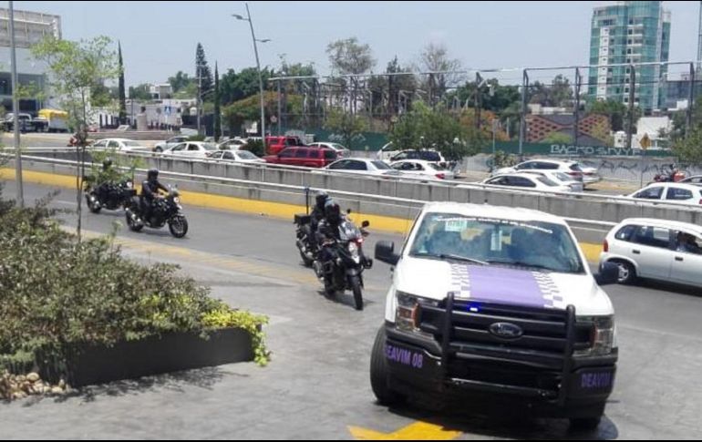 Las unidades llegan a la calle Hacienda Arroyo Hondo, al cruce con Haciendo de la Mariscala, tras un reporte al 911. ESPECIAL