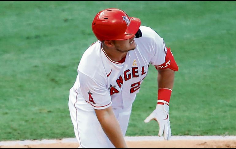HISTÓRICO. Con su cuadrangular 300, Trout superó a Tim Salmon como líder jonronero de los Angelinos. AFP• S. Haffey